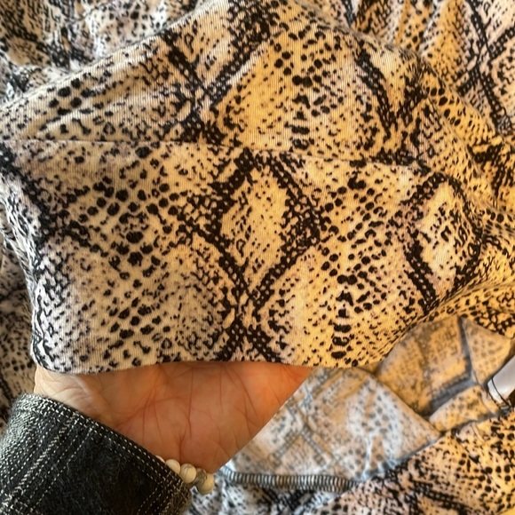 Zenana Snake Print Kangaroo Pocket Drawstring Tunic Long Sleeve Hoodie Women S - Picture 9 of 12